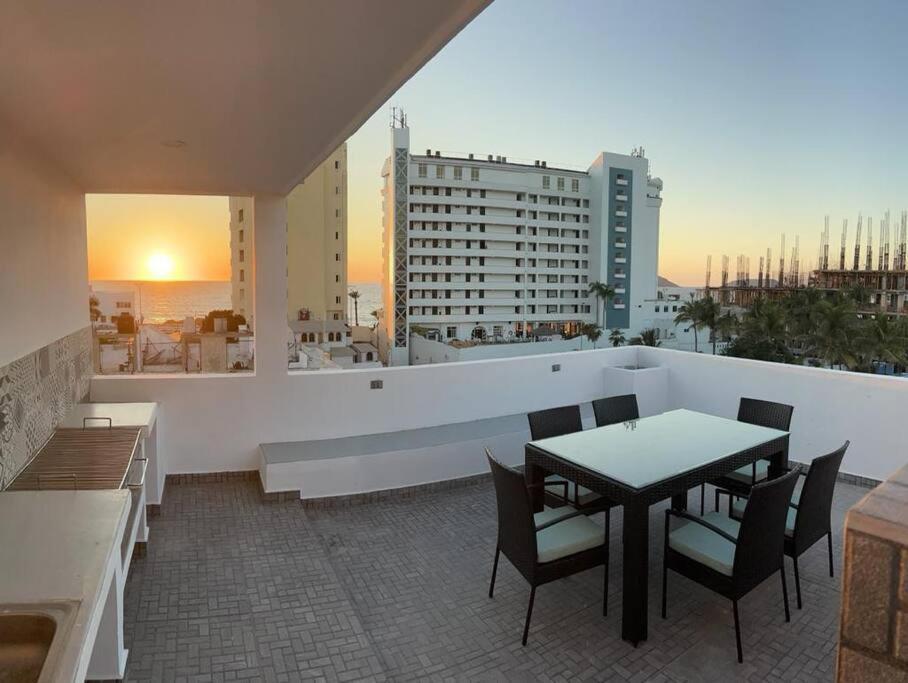 מזטלן 2Br/2Ba Condo 1 Block To Ocean! - Unit #5 מראה חיצוני תמונה