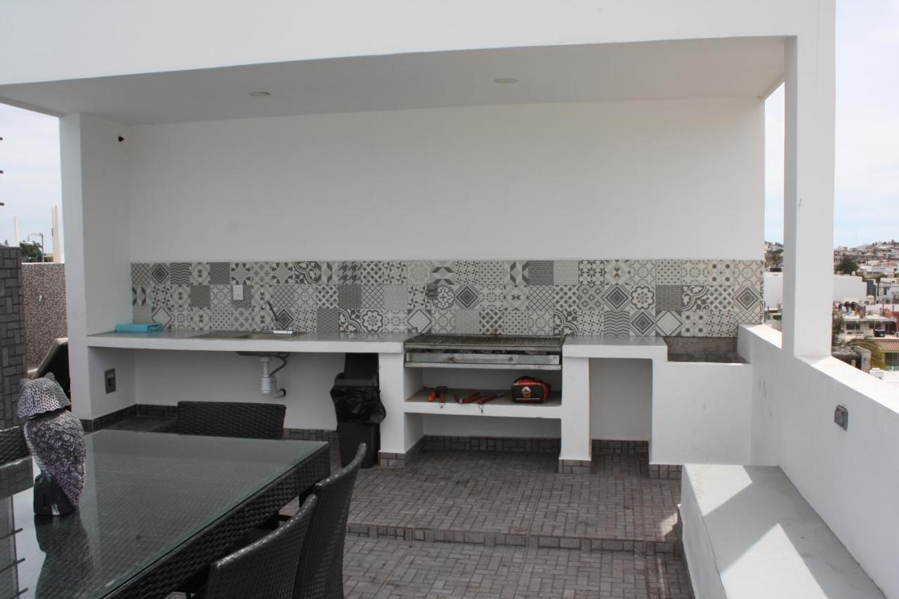 מזטלן 2Br/2Ba Condo 1 Block To Ocean! - Unit #5 מראה חיצוני תמונה